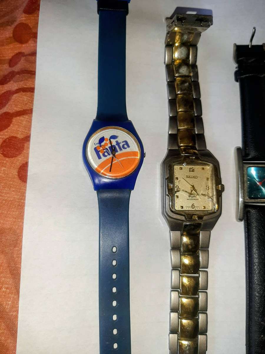 Variety of vintage quarts and memorabilia watches for parts.Including a swiss seiko.