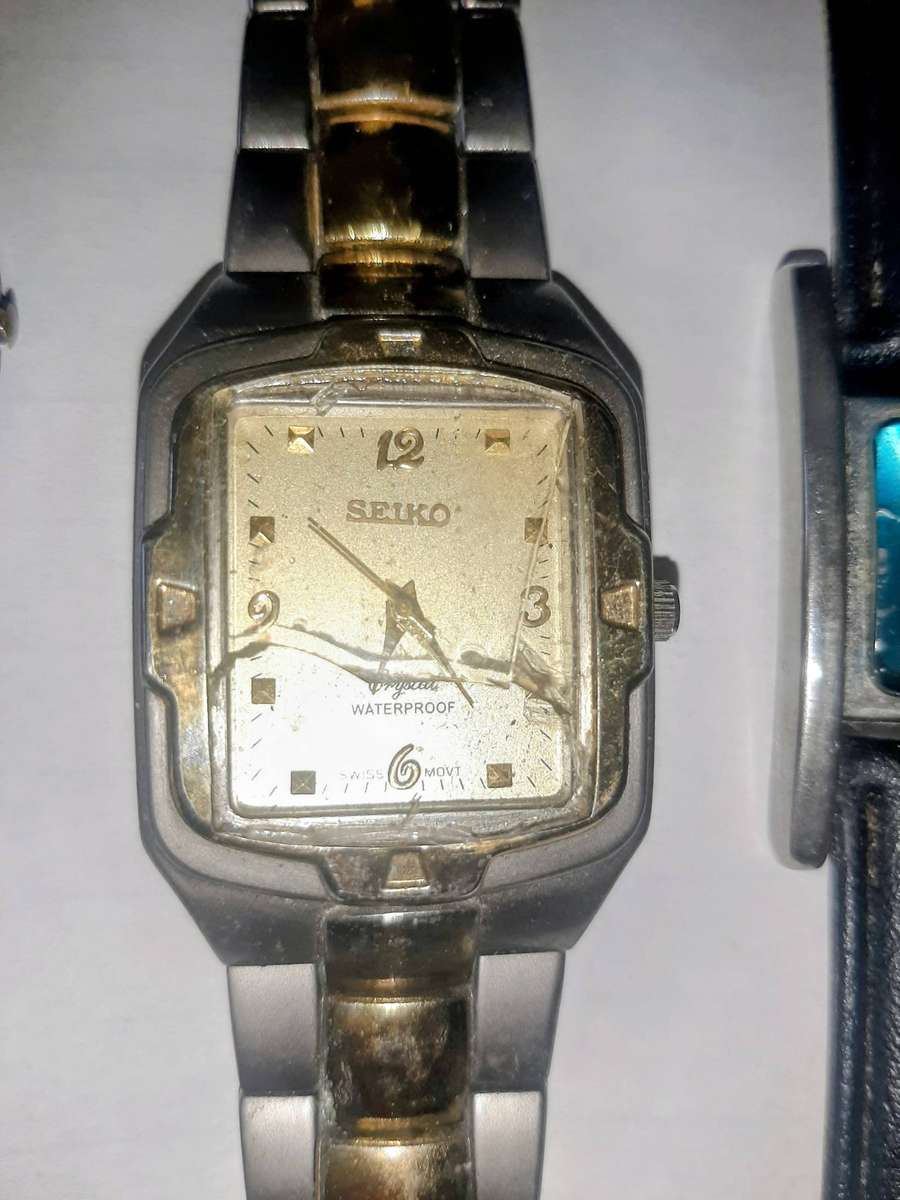 Variety of vintage quarts and memorabilia watches for parts.Including a swiss seiko.