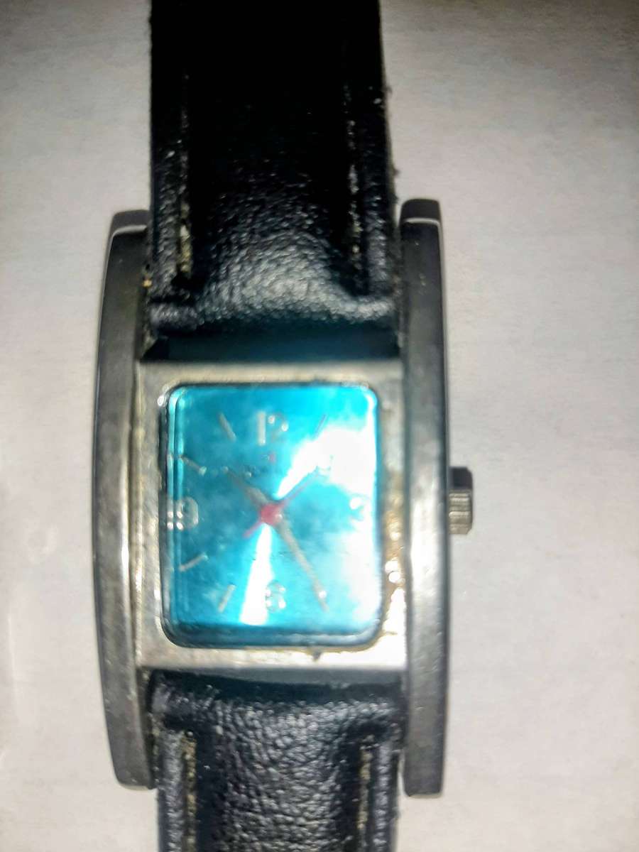 Variety of vintage quarts and memorabilia watches for parts.Including a swiss seiko.
