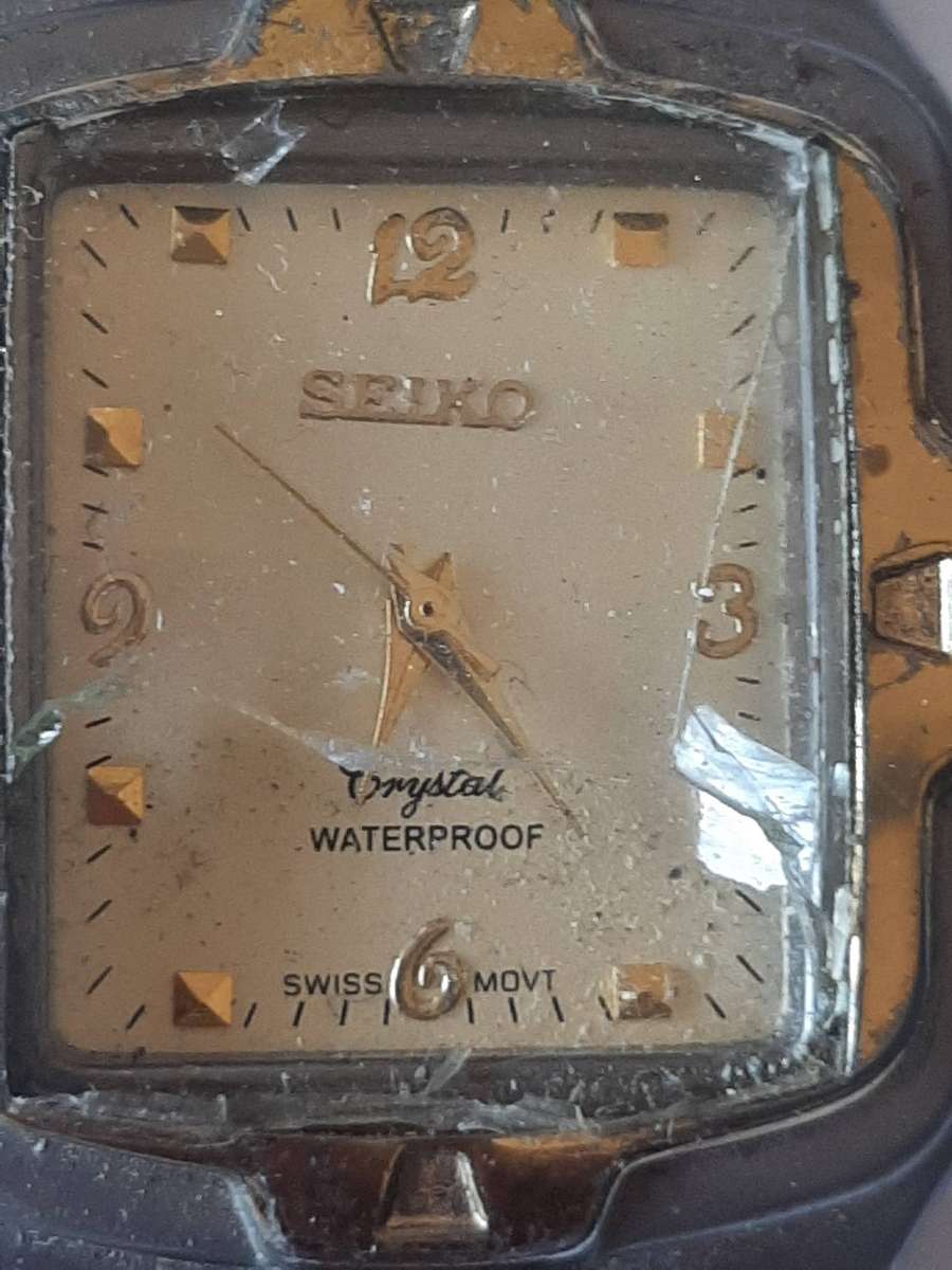 Variety of vintage quarts and memorabilia watches for parts.Including a swiss seiko.