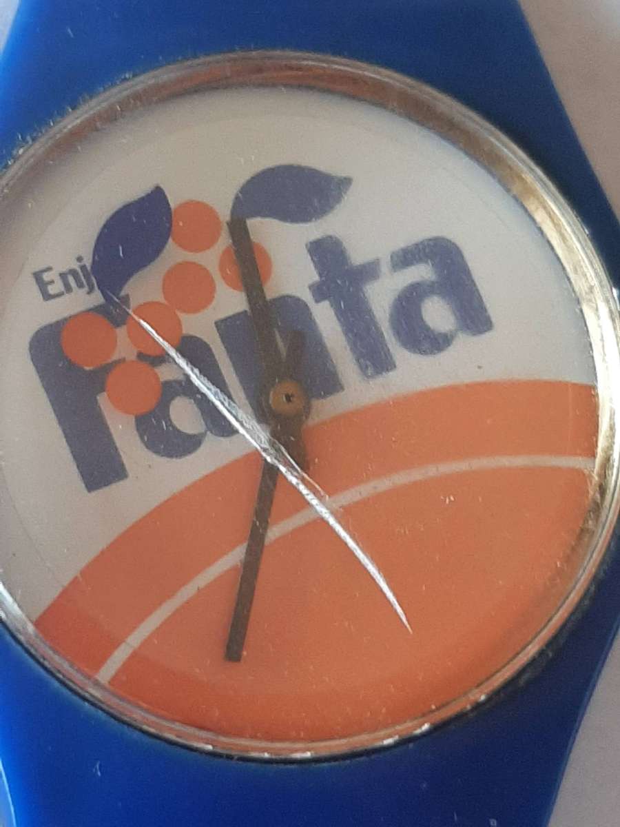 Variety of vintage quarts and memorabilia watches for parts.Including a swiss seiko.