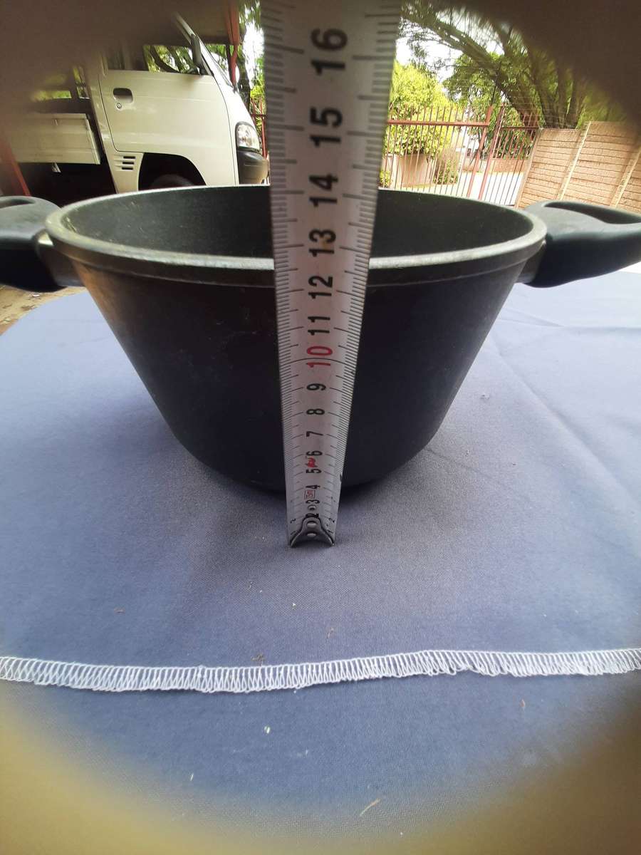 Woll Titanium Nowo Induction Pot. It is a cast aluminum pot with a non-stick titanium alloy coating.