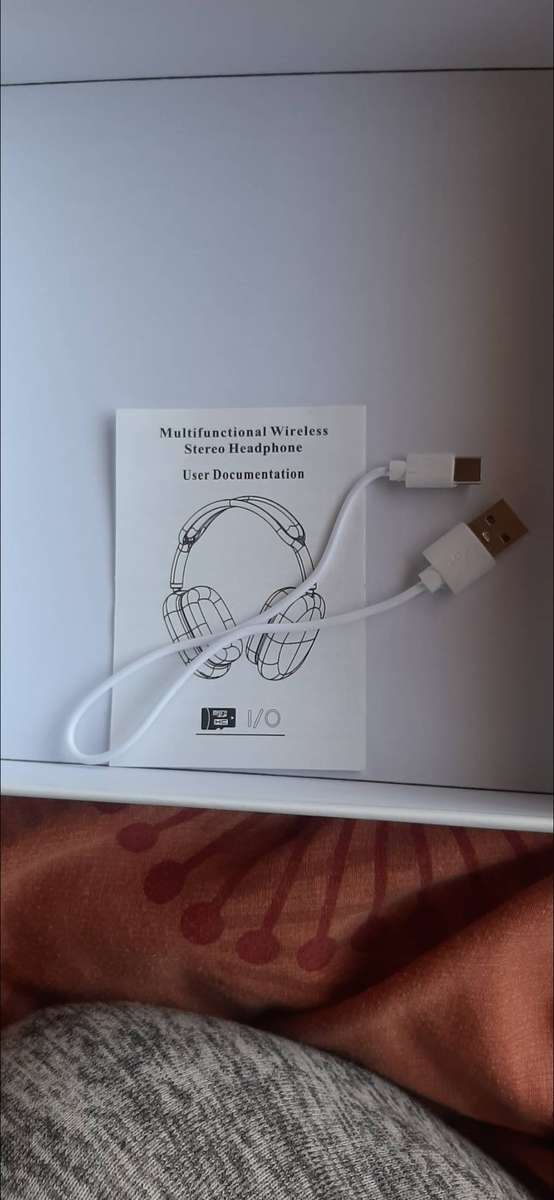 Apple iarpods reproduction..Not original.Bluetooth