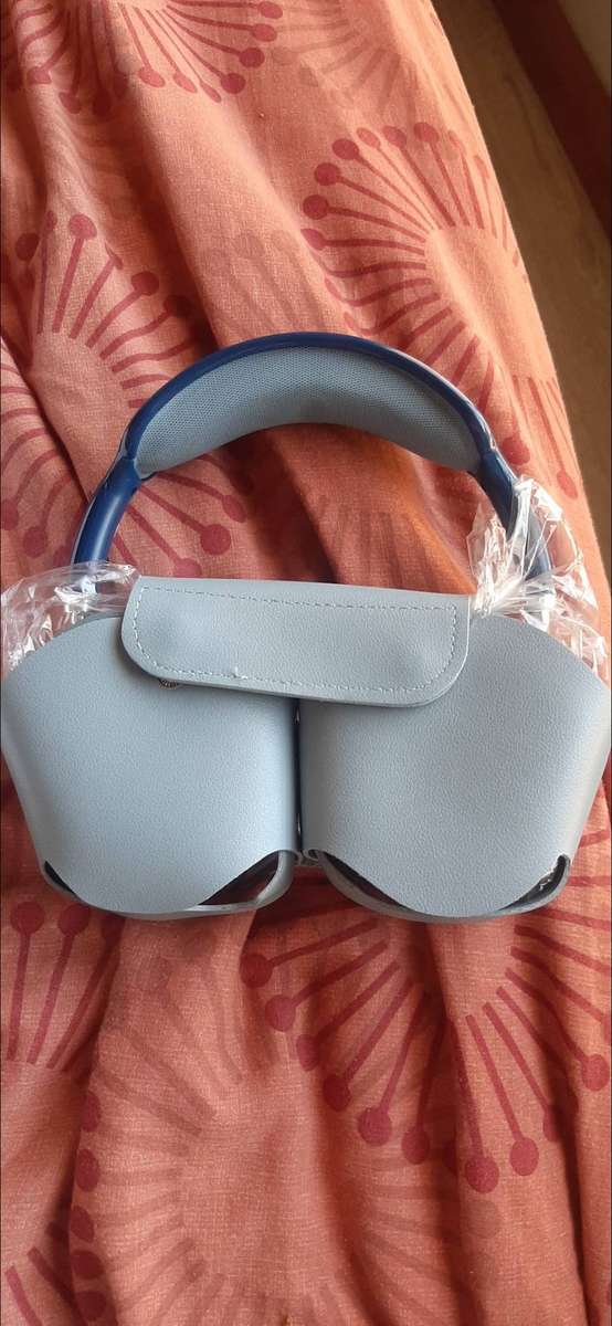 Apple iarpods reproduction..Not original.Bluetooth