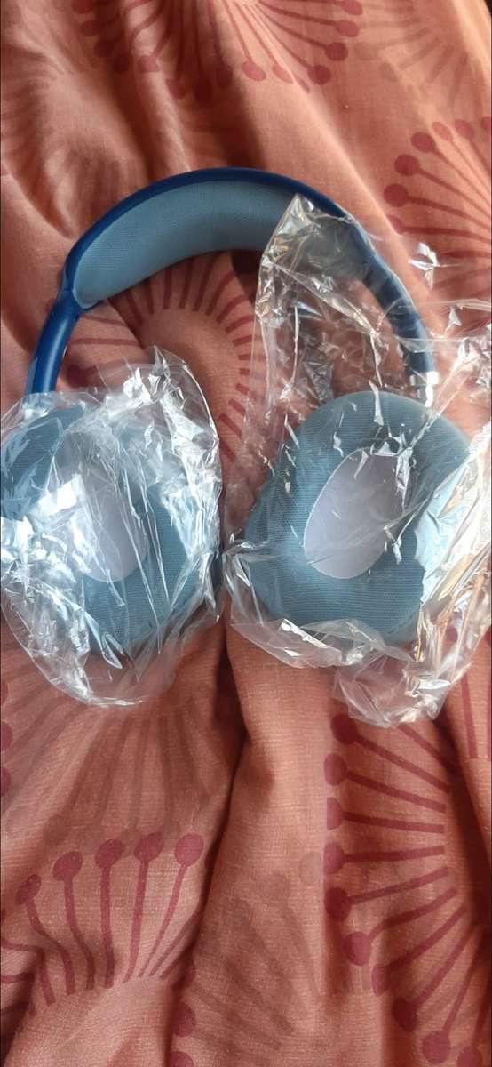 Apple iarpods reproduction..Not original.Bluetooth