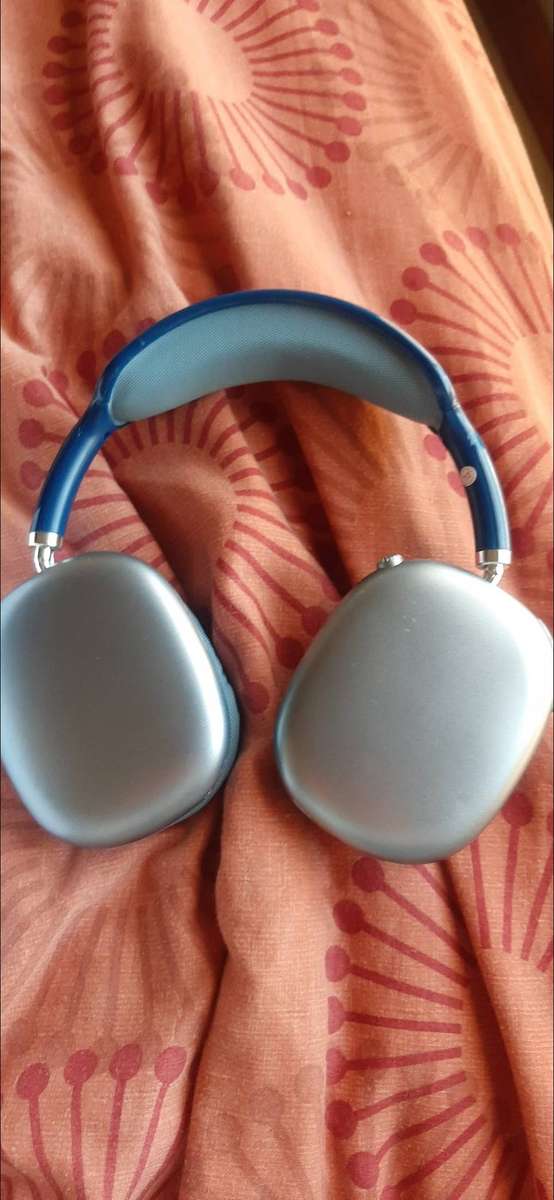 Apple iarpods reproduction..Not original.Bluetooth