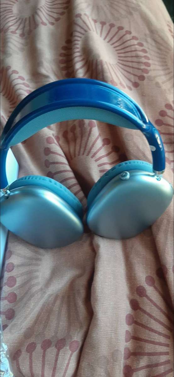 Apple iarpods reproduction..Not original.Bluetooth