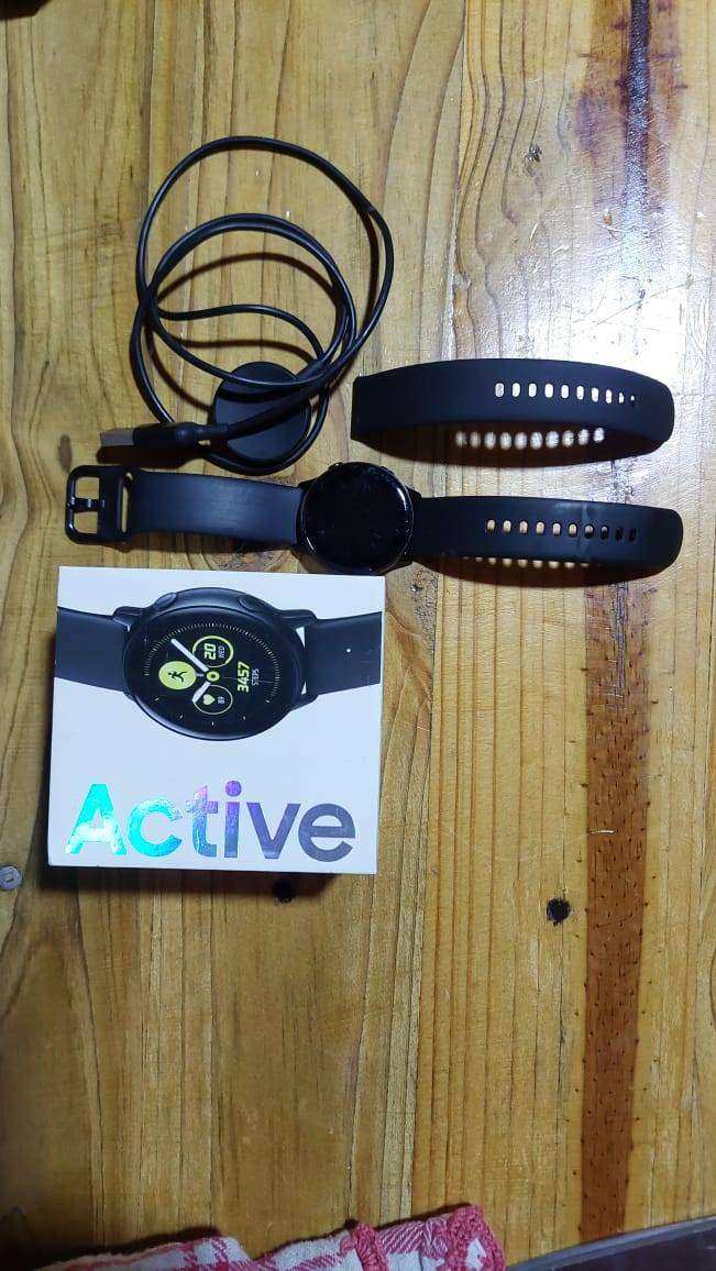 Faulty Samsung Smart watch for Parts/Repair