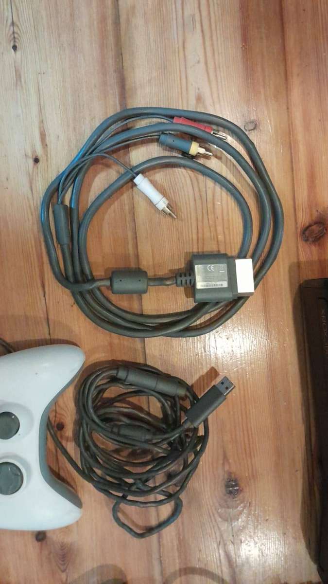 Xbox360 Console and Power Supply + 11 Games