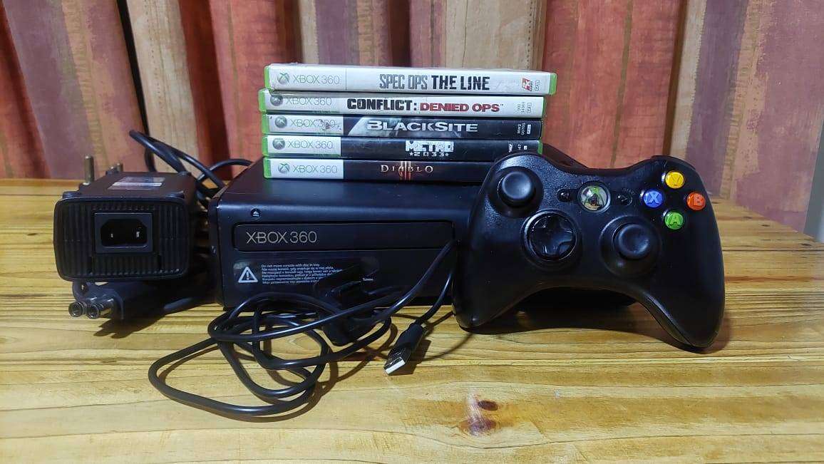 Xbox 360 S Console (For repair or to be used as parts) + Controller & Power Supply and 5 Games