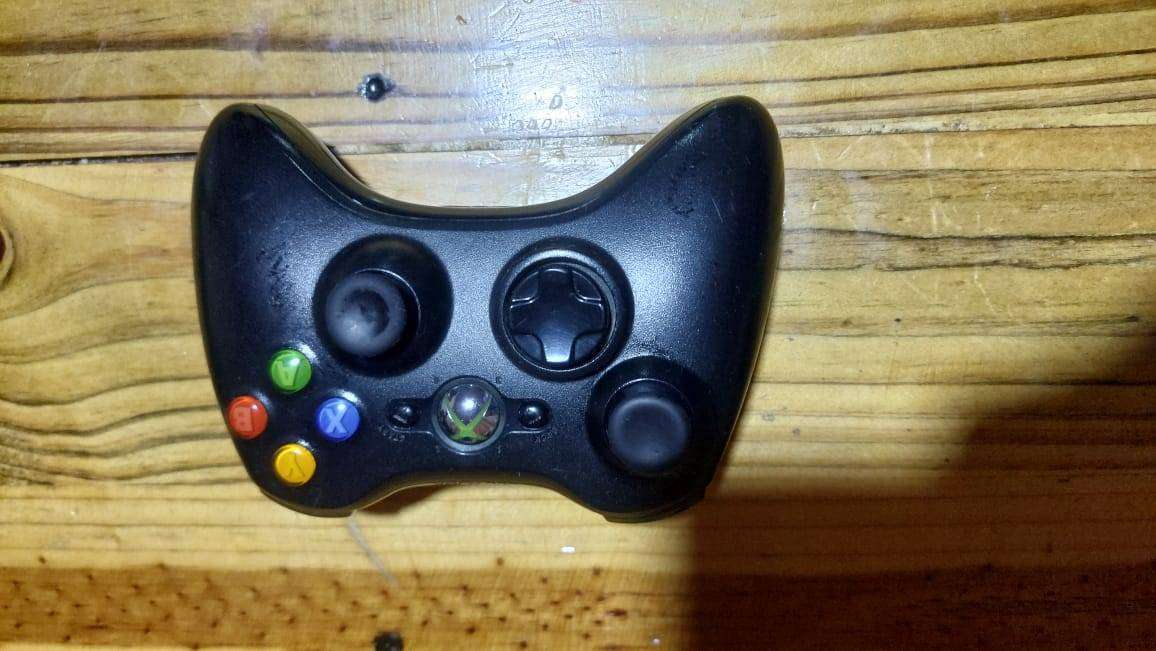 Xbox 360 S Console (For repair or to be used as parts) + Controller & Power Supply and 5 Games