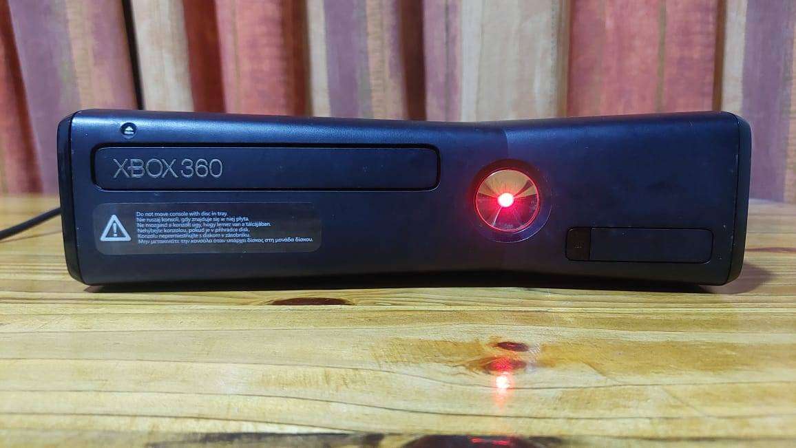 Xbox 360 S Console (For repair or to be used as parts) + Controller & Power Supply and 5 Games