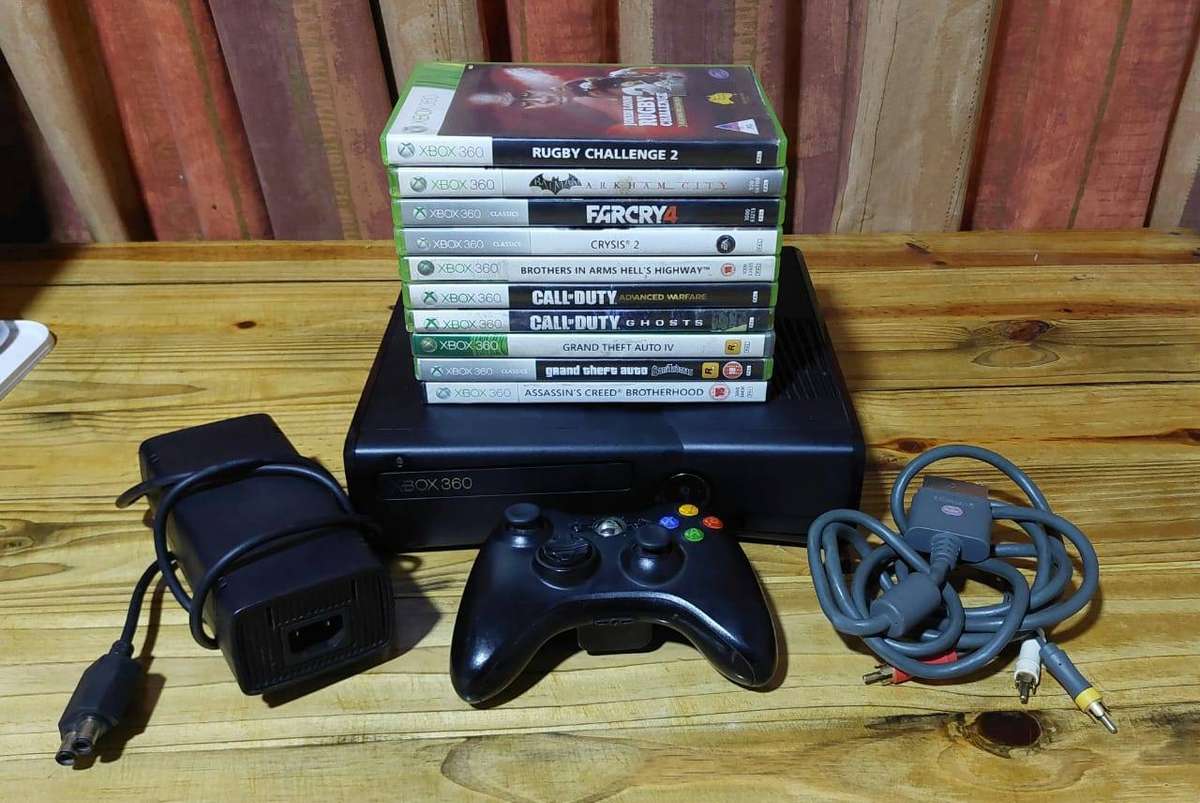 Xbox 360 + 9 Games bundle