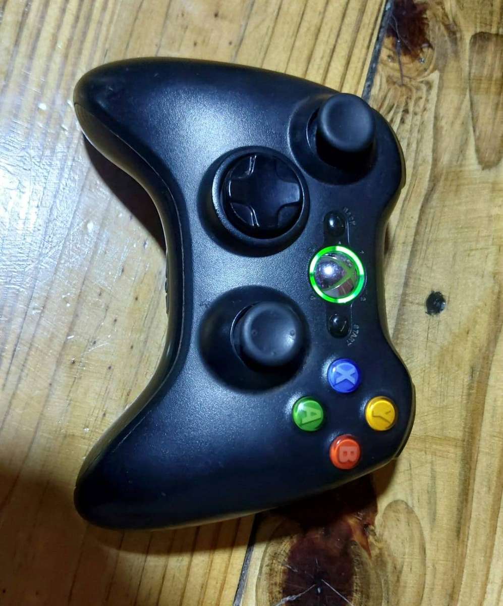 Xbox 360 + 9 Games bundle