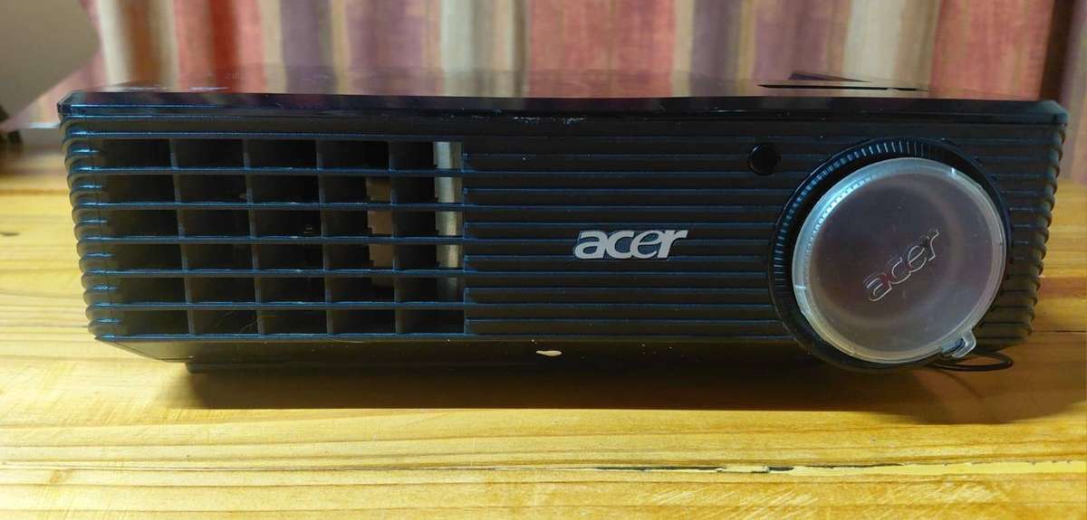 Acer X1161P Projector
