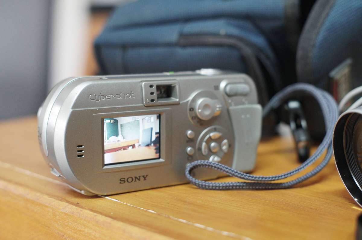 Sony Cyber-shot DSC-P92 5.0MP Y2K Digicam Bundle - Complete Kit with 2x Lens & Memory Stick