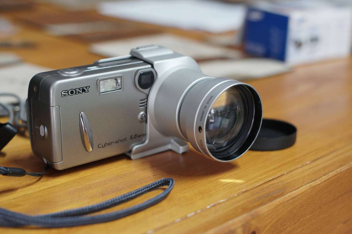 Sony Cyber-shot DSC-P92 5.0MP Y2K Digicam Bundle - Complete Kit with 2x Lens & Memory Stick