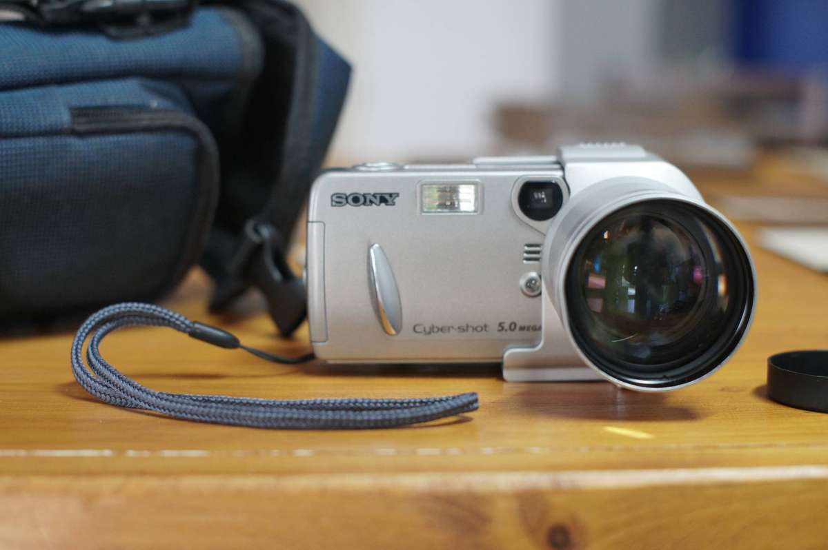 Sony Cyber-shot DSC-P92 5.0MP Y2K Digicam Bundle - Complete Kit with 2x Lens & Memory Stick