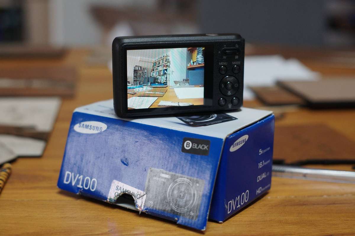 Samsung DV100 Dual LCD compact digital camera