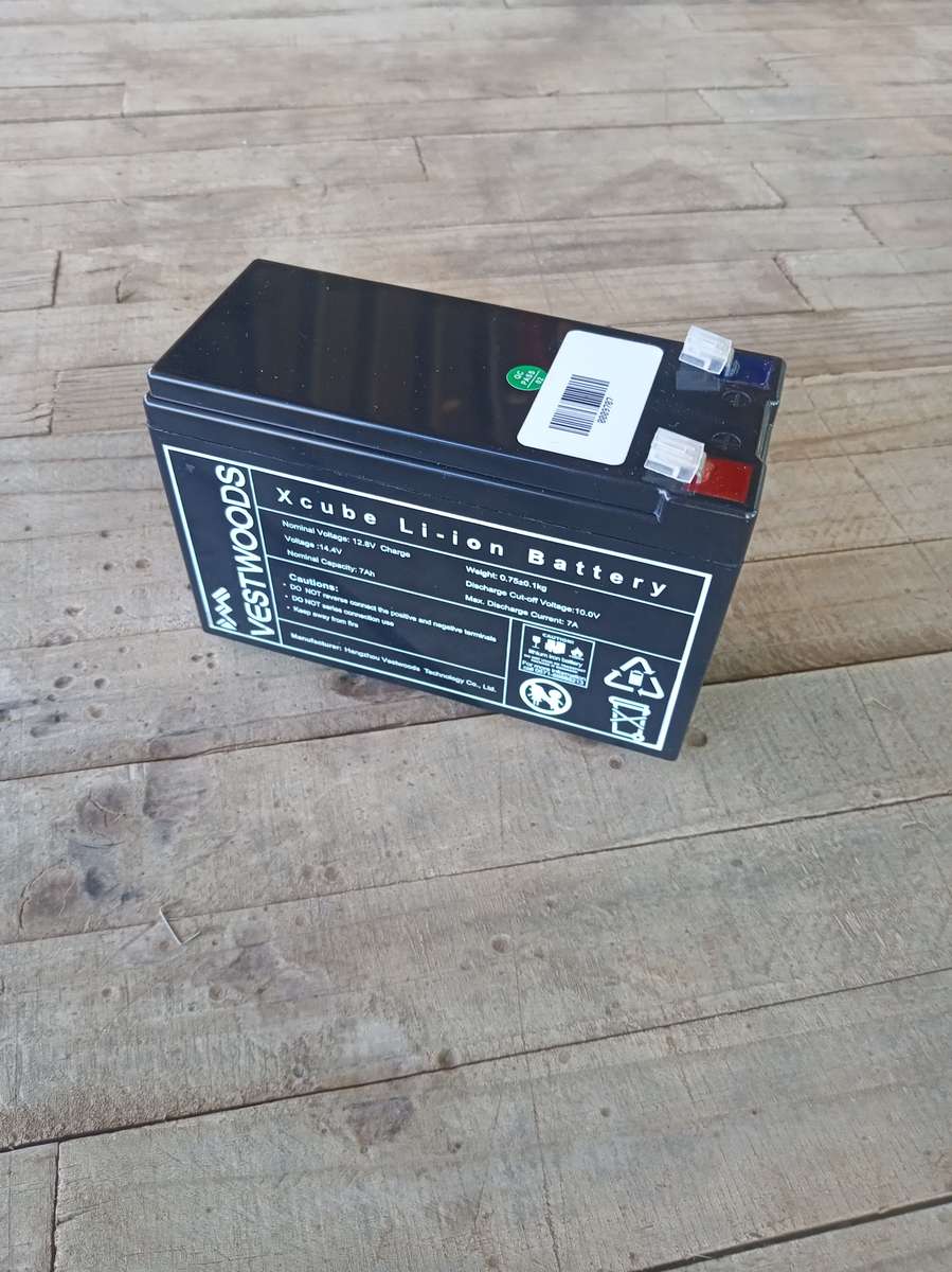 VestWoods LiFePO4 Battery - 12.8v / 89.6Wh / 7ah
