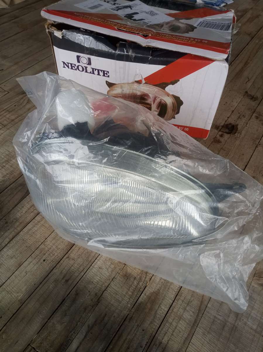 Opel Corsa B Replacement Headlight 96-00 (Righthand side)