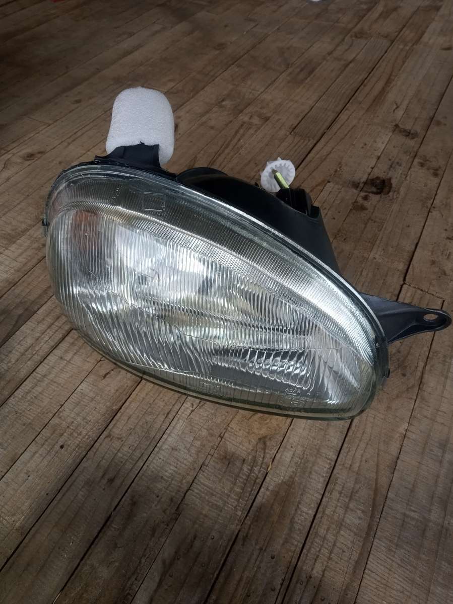Opel Corsa B Replacement Headlight 96-00 (Righthand side)