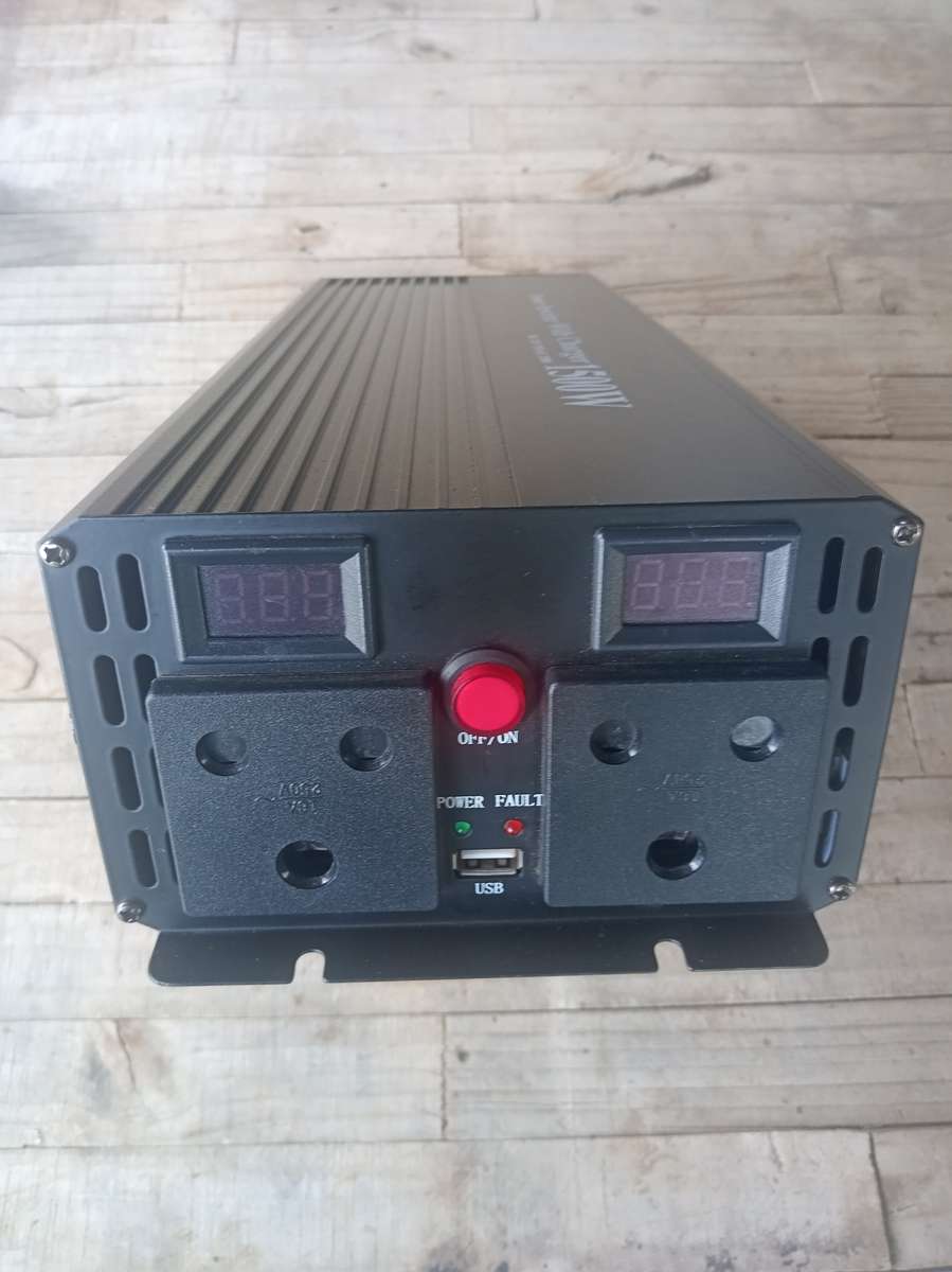 1500w Inverter with Built In Battery Charger