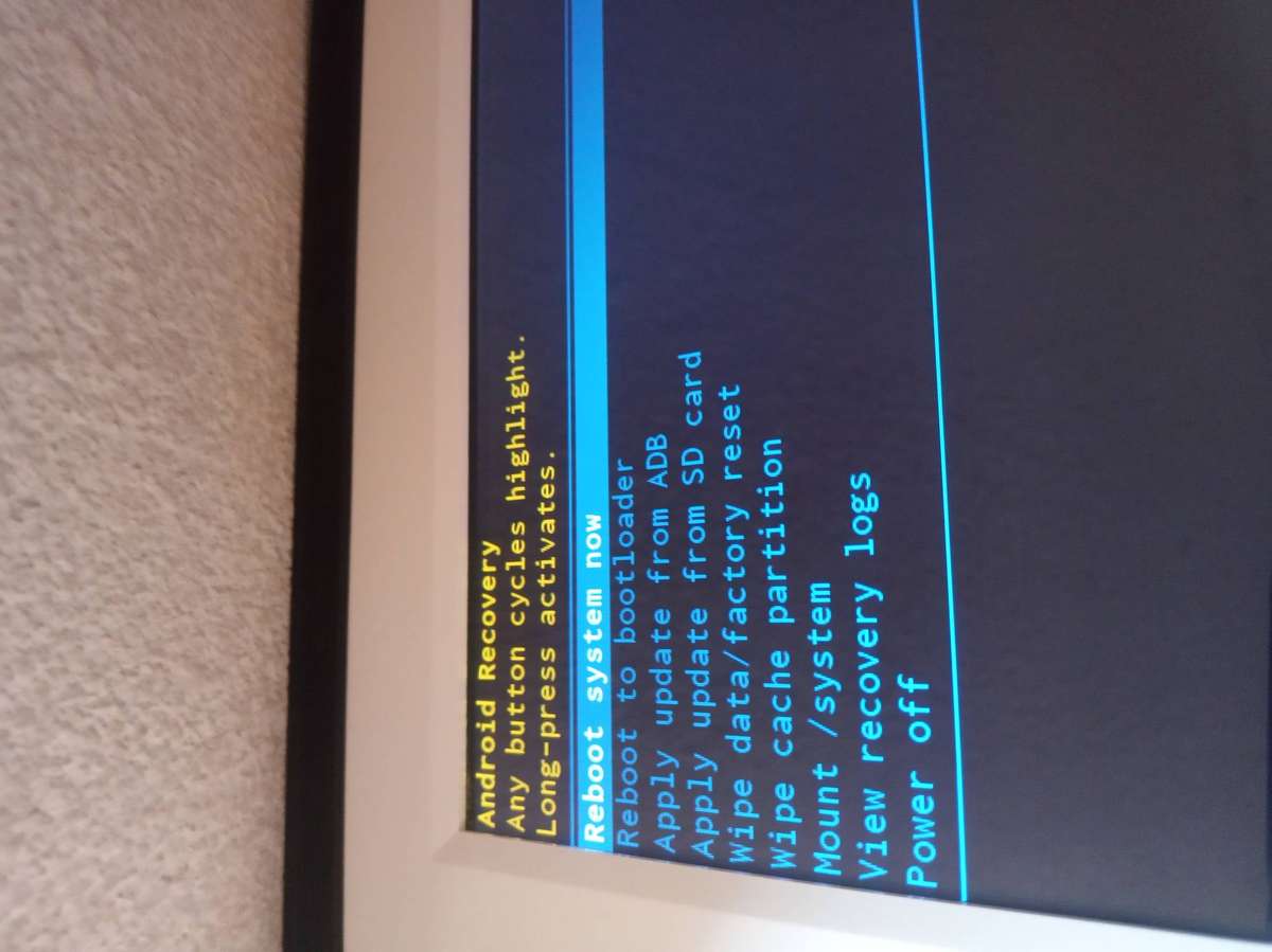 BezosMax 10.1 inch WiFi Digital Frame 32GB 1280x800