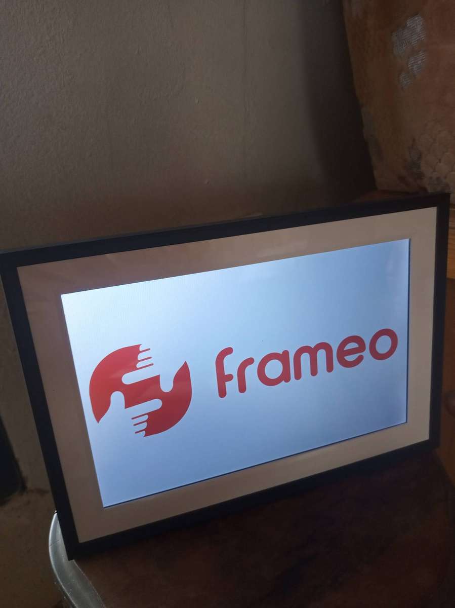 BezosMax 10.1 inch WiFi Digital Frame 32GB 1280x800