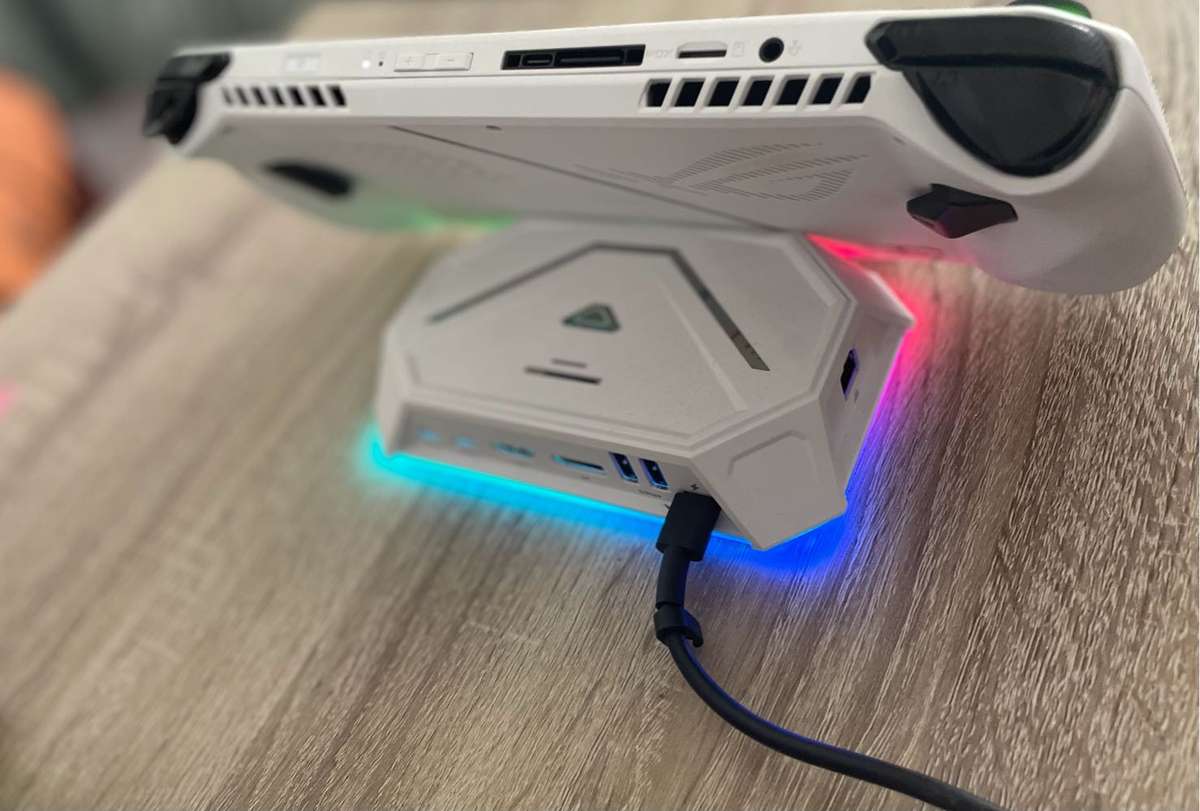 Asus ROG Ally Z1 Extreme + JSAUX RGB Dock