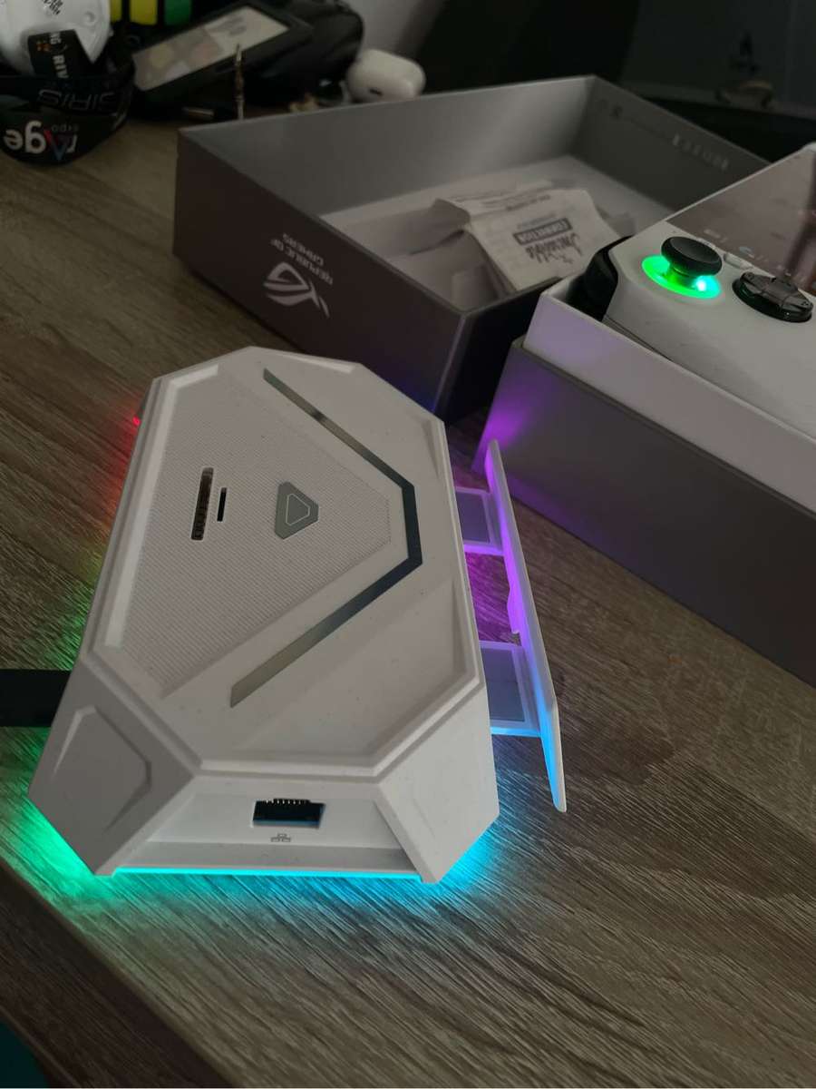 Asus ROG Ally Z1 Extreme + JSAUX RGB Dock