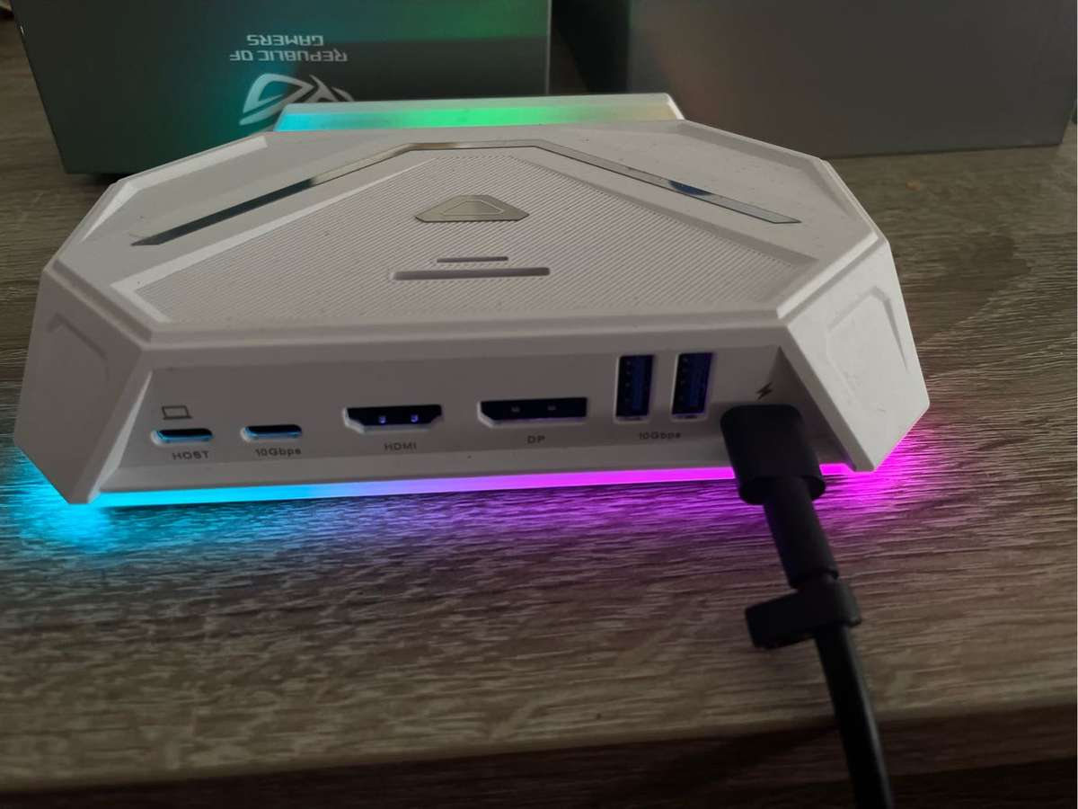 Asus ROG Ally Z1 Extreme + JSAUX RGB Dock