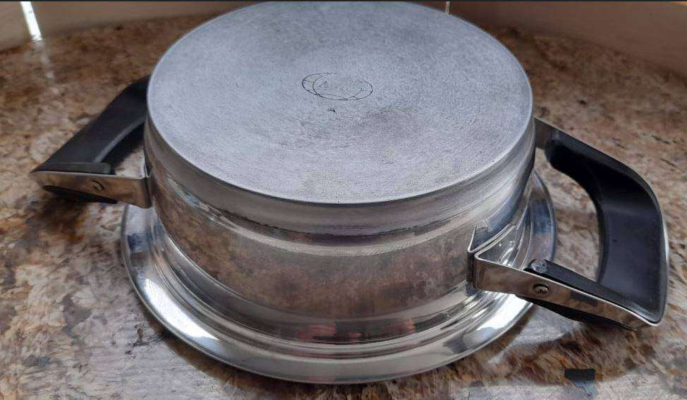 AMC Star Range 16cm Pot (1981)  Vintage Collectible with Original Lid