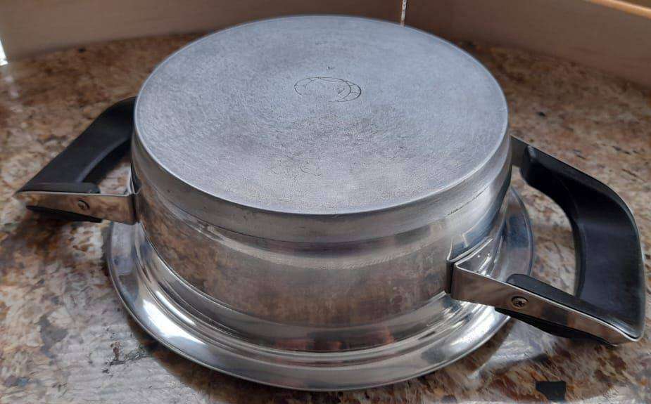 AMC Star Range 16cm Pot (1981)  Vintage Collectible with Original Lid