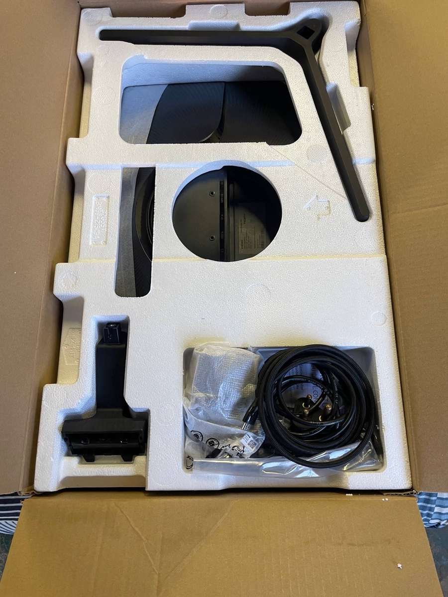 Samsung Odyssey G5 Curved HDR 10 32"QHD Gaming 165Hz Monitor