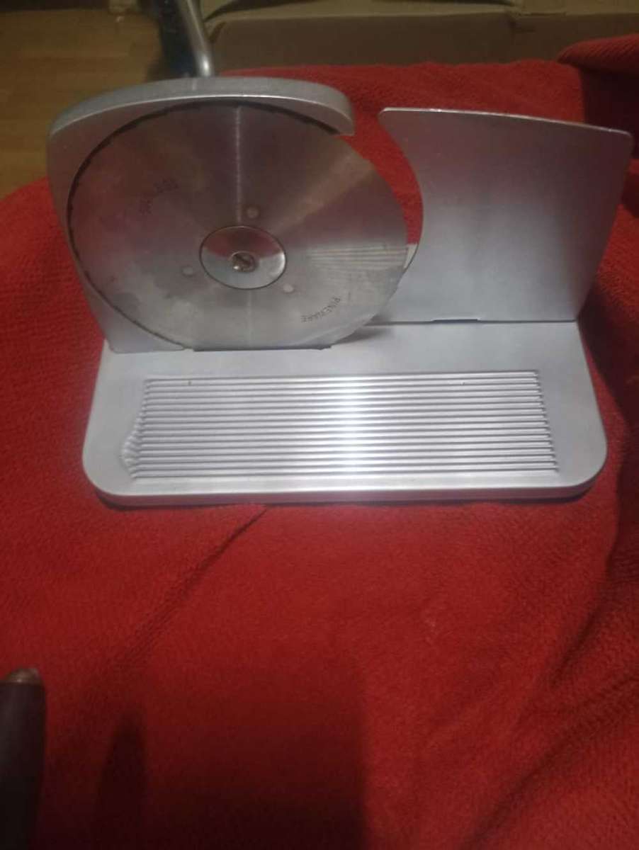 Pineware refurbished bread slicer