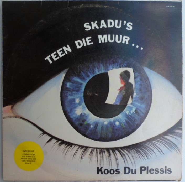 Skadu's teen die Muur - Koos du Plessis. SKAARS.