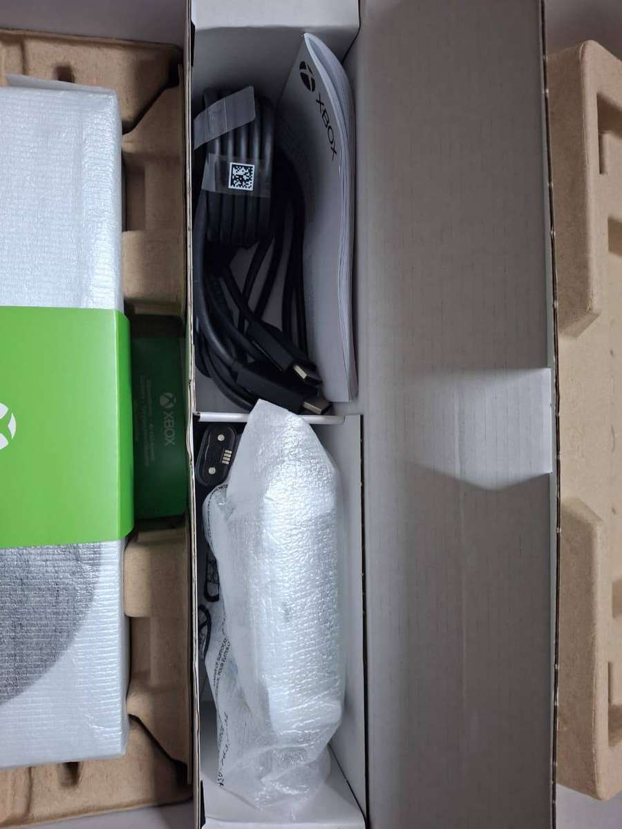 Xbox Series S 512GB (Complete in Box)