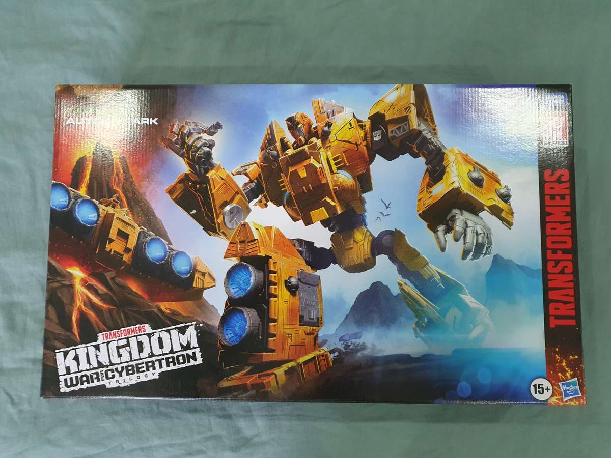 Transformers Toys Generations War for Cybertron: Kingdom Titan WFC-K30 Autobot Ark Action Figure 19"