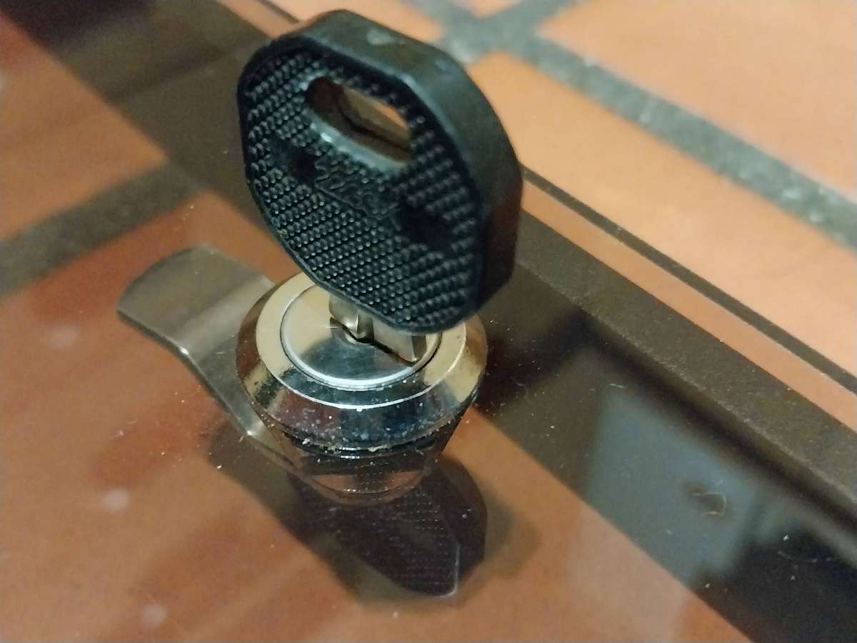 19" 2U lockable transparent anti-tamper security cover for rack-mount equipment