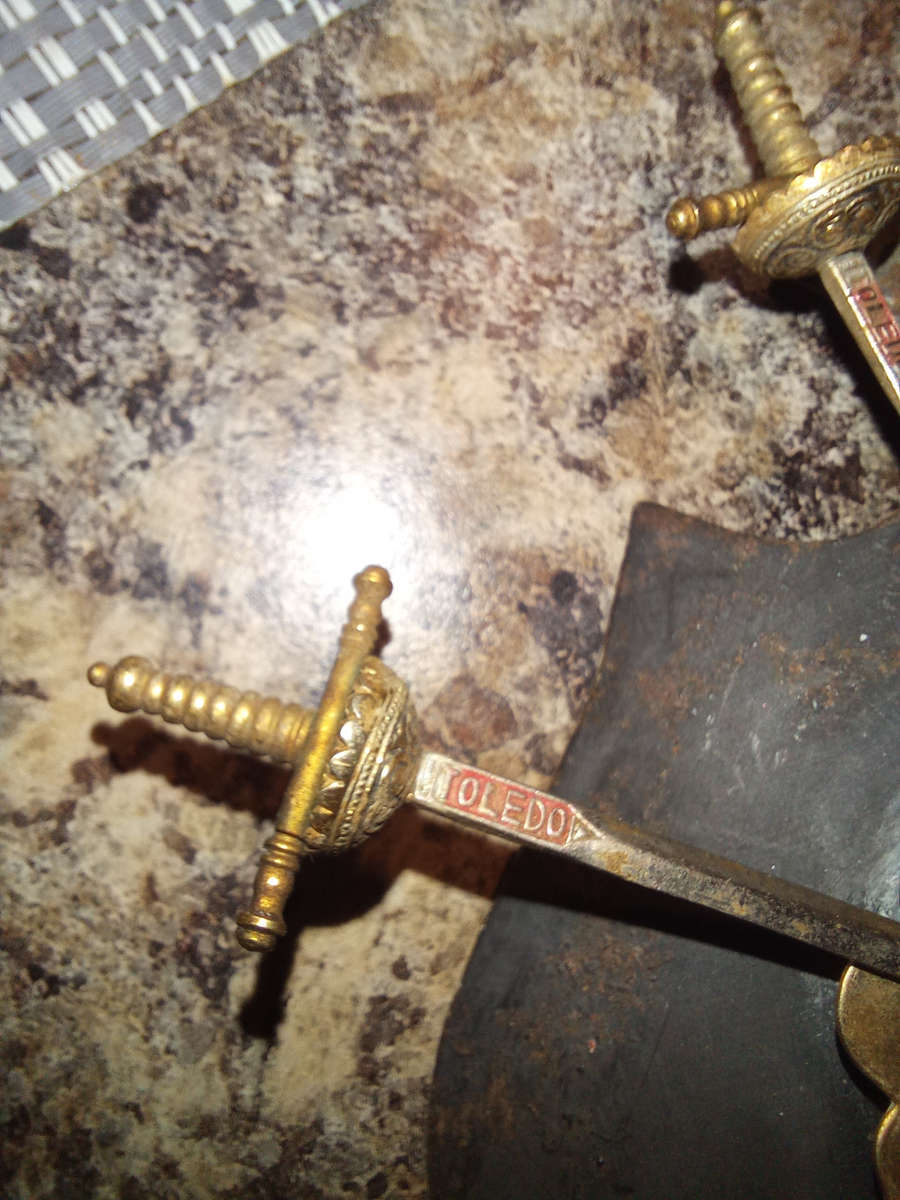 Toledo Mini Shield and swords