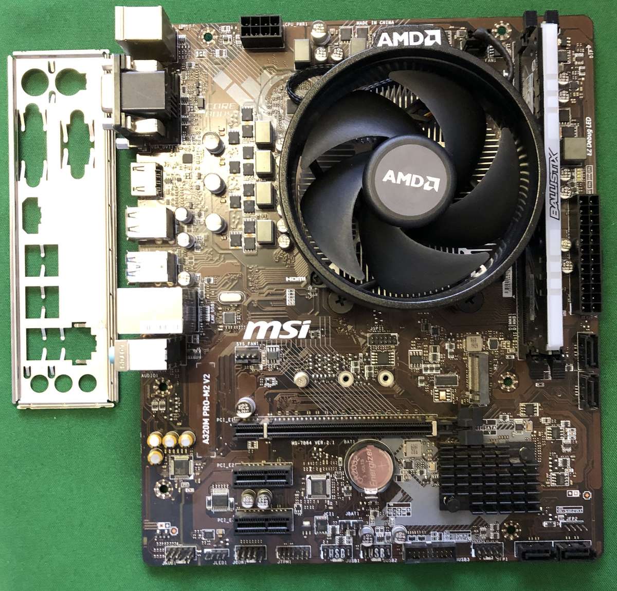 AMD Ryzen 3 3200g + MSI A320M PRO-M2 V2 + 8GB 3000MHz Ballistix RAM