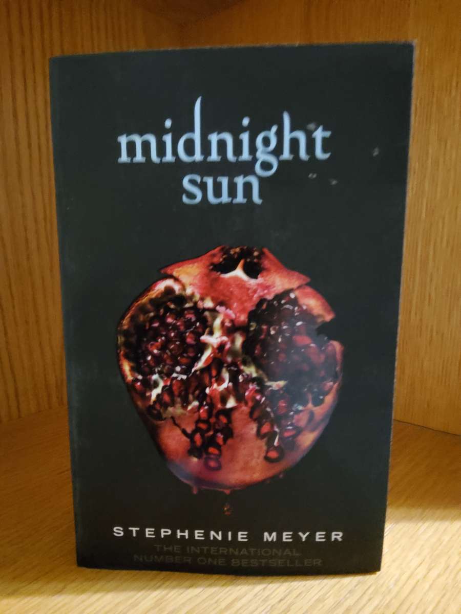 Midnight Sun by Stephenie Meyer