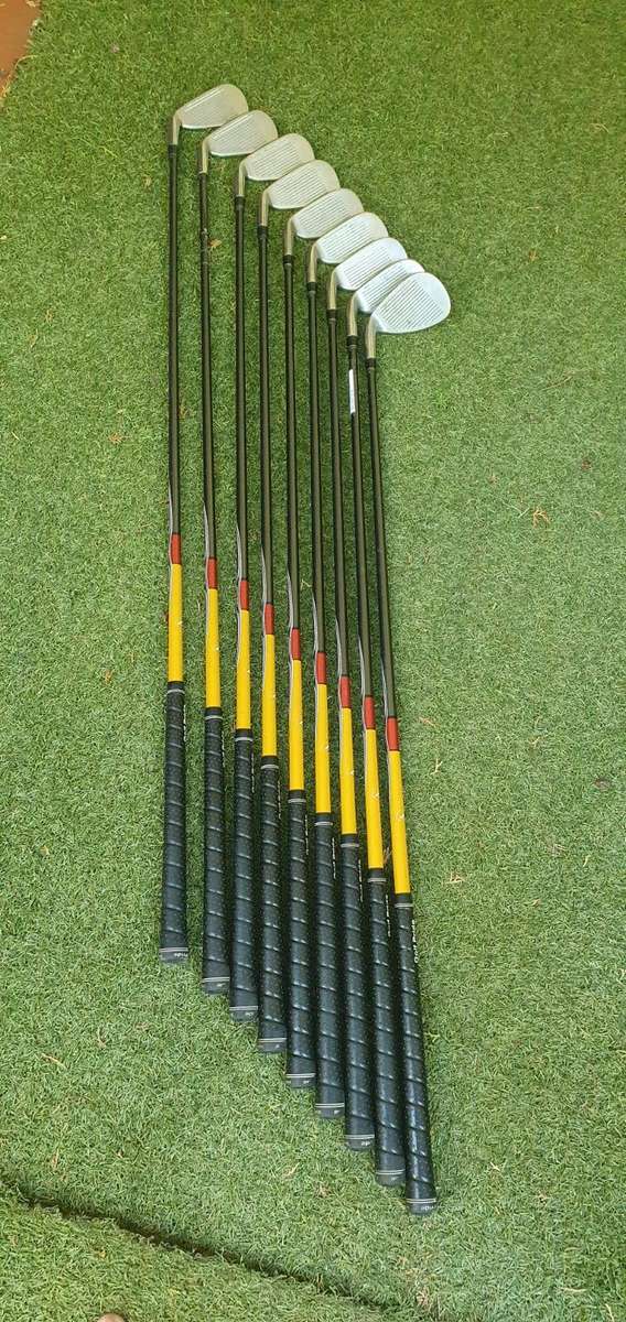 Golf Irons set (3,4,5,6,7,8,9, PW, SW) Taylormade R7 - Regular 65 Graphite shafts