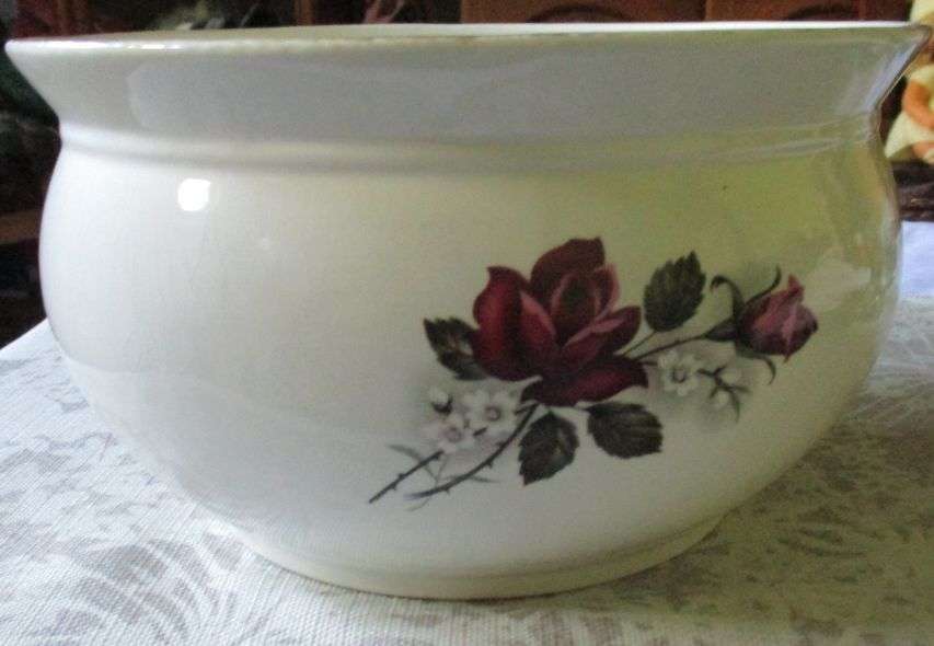 LARGE PORCELAIN BESWICK WARE  CHAMBER POT  MADE IN ENGLAND