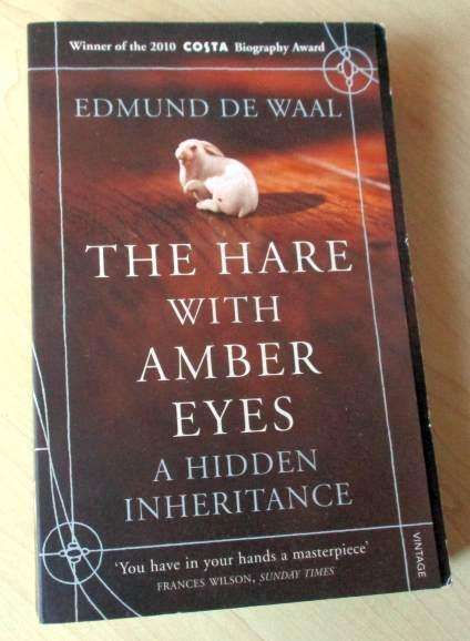 THE HARE WITH THE AMBER EYES - EDMUND DE WAAL