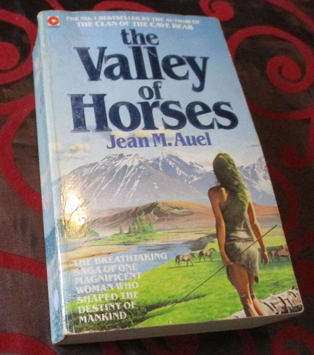 VALLEY OF HORSES - JEAN M AUEL