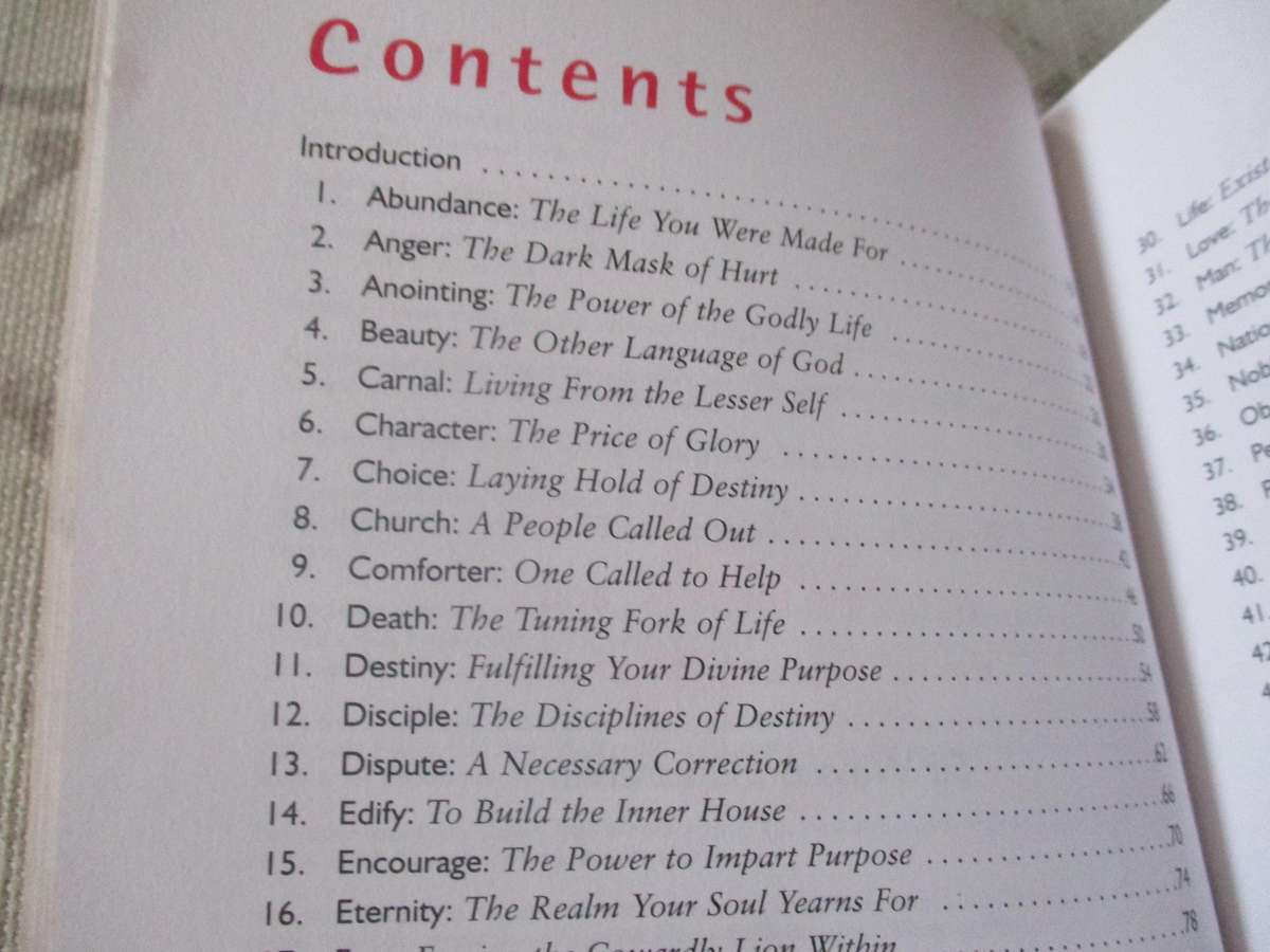 WORDS TO LIVE BY - REFLECTIONS &  INSIGHTS ON THE MOST LIFE-CHANGING & THOUGHT-PROVOKING WORDS IN TH