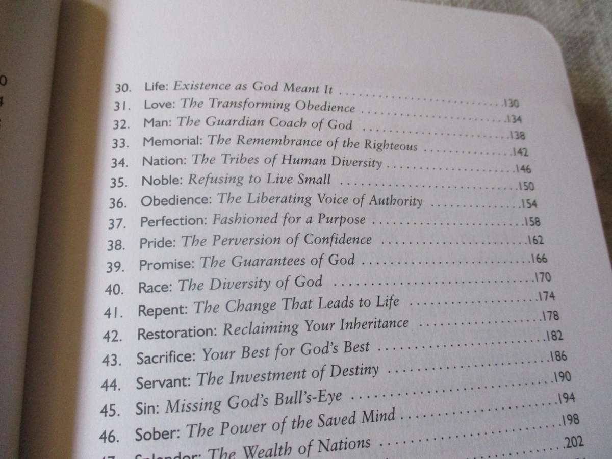 WORDS TO LIVE BY - REFLECTIONS &  INSIGHTS ON THE MOST LIFE-CHANGING & THOUGHT-PROVOKING WORDS IN TH