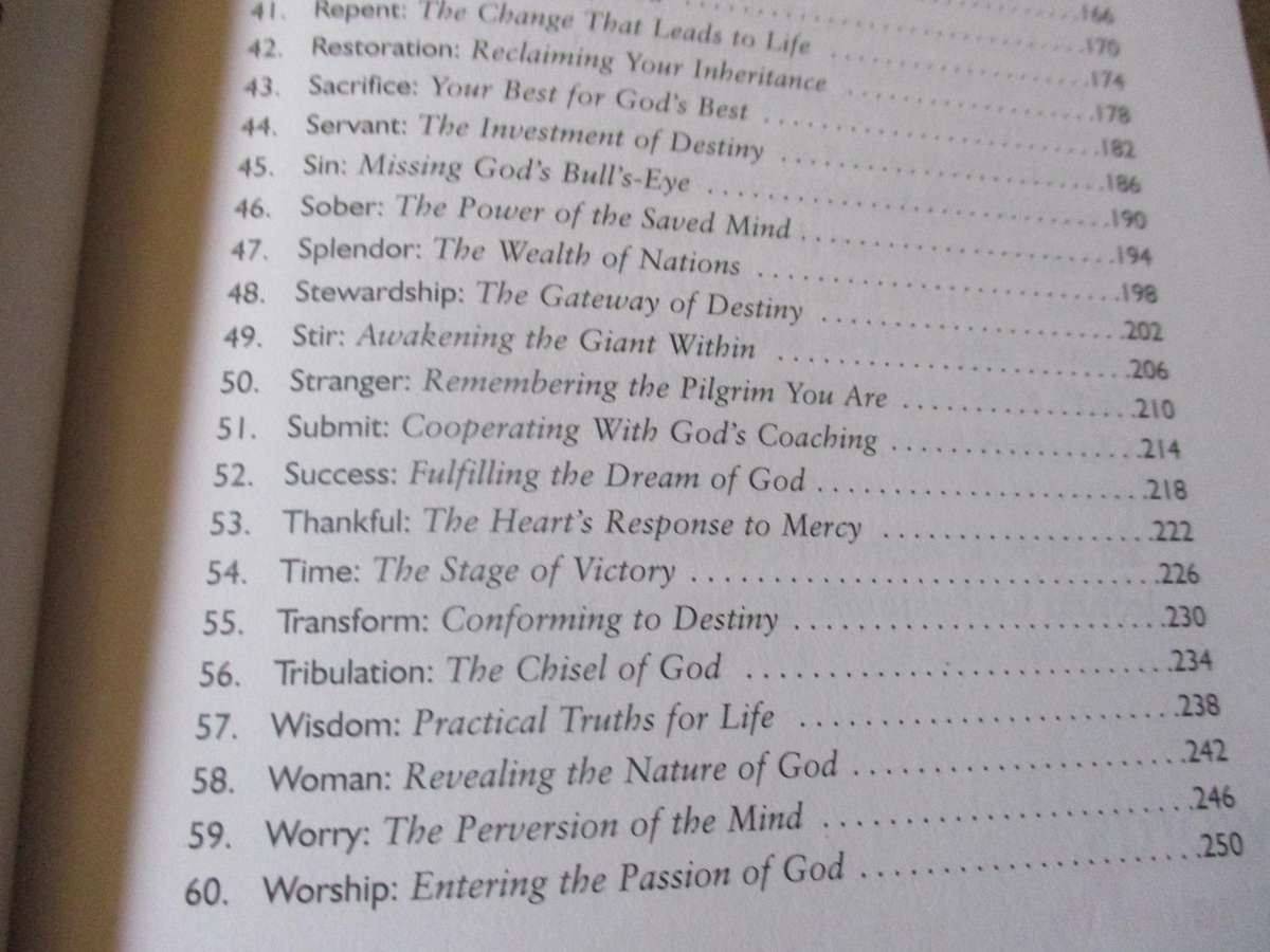 WORDS TO LIVE BY - REFLECTIONS &  INSIGHTS ON THE MOST LIFE-CHANGING & THOUGHT-PROVOKING WORDS IN TH